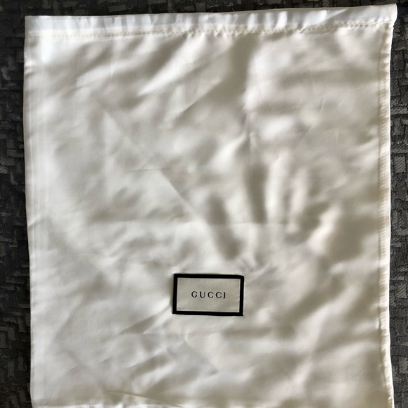 Medium ( only) Gucci Dust Bags for Purses / Clothing Silk 15.5 x 14” - Picture 4 of 4